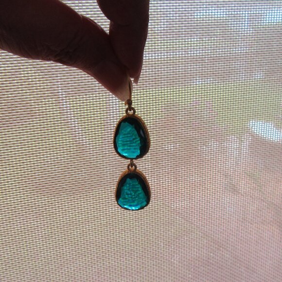 Deep turquoise rhinestone dangling pierced earrings in goldtone frames - WOW!!! - Picture 4 of 5